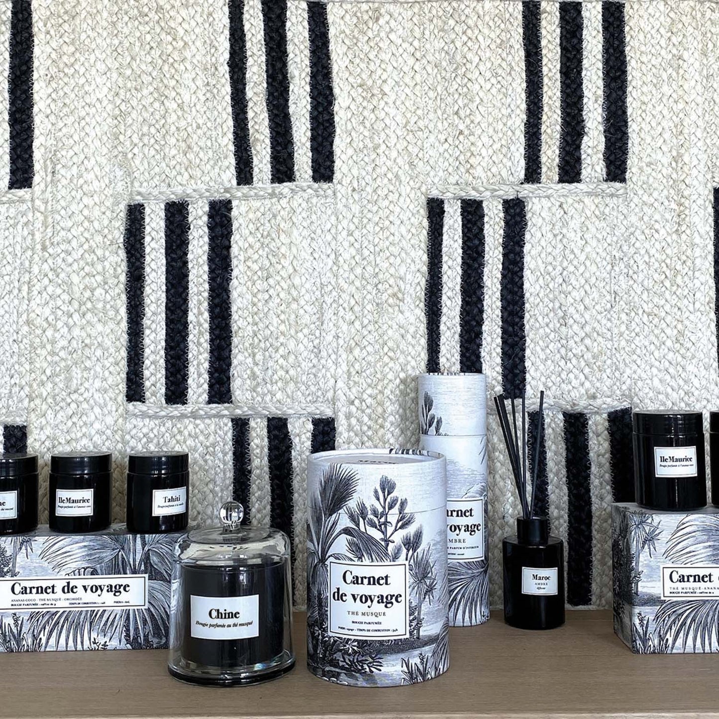 Bell candle - Black / Musk Tea